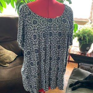 Black & white short sleeve top